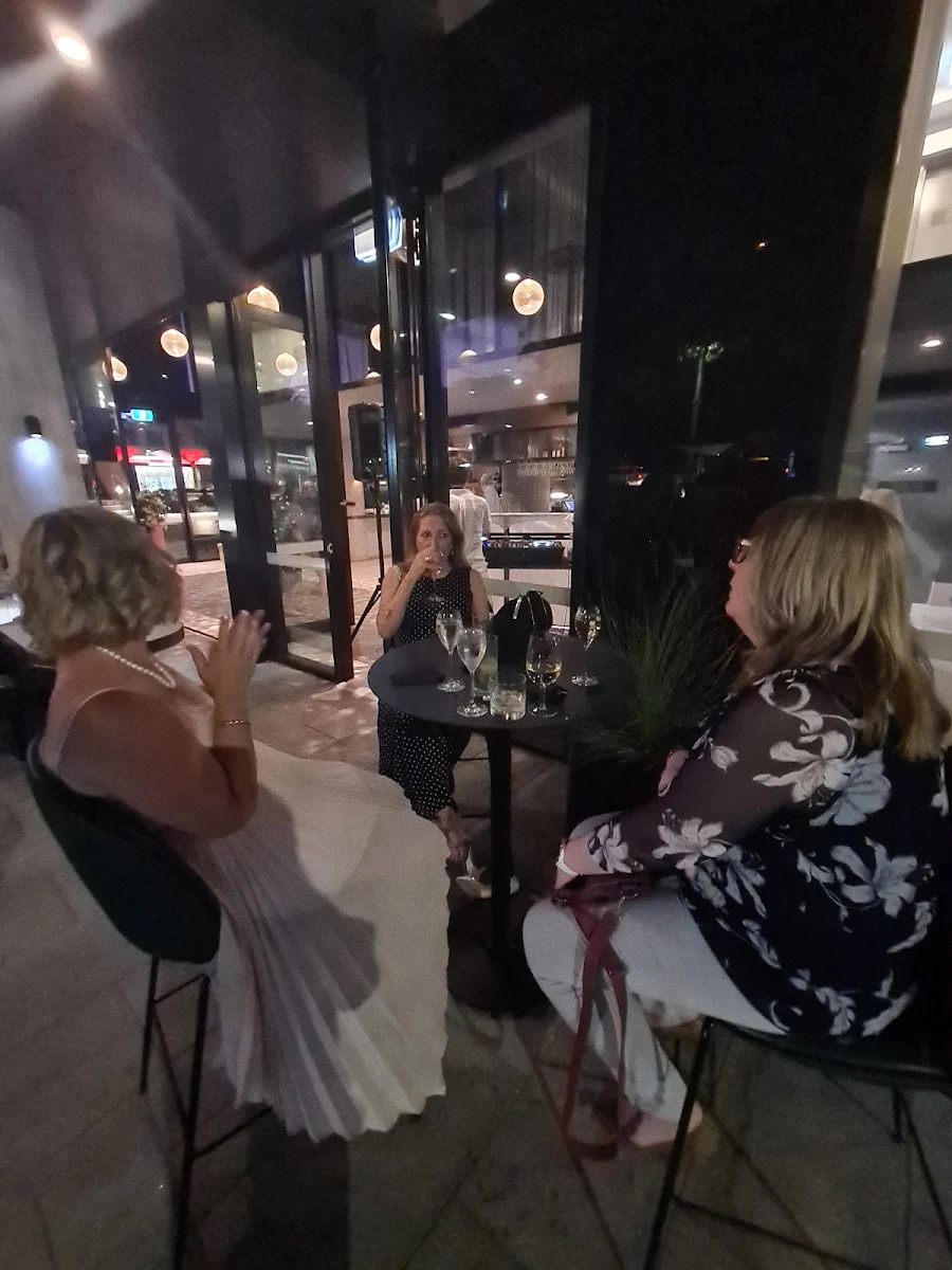 Vibe, Midnight Bar
