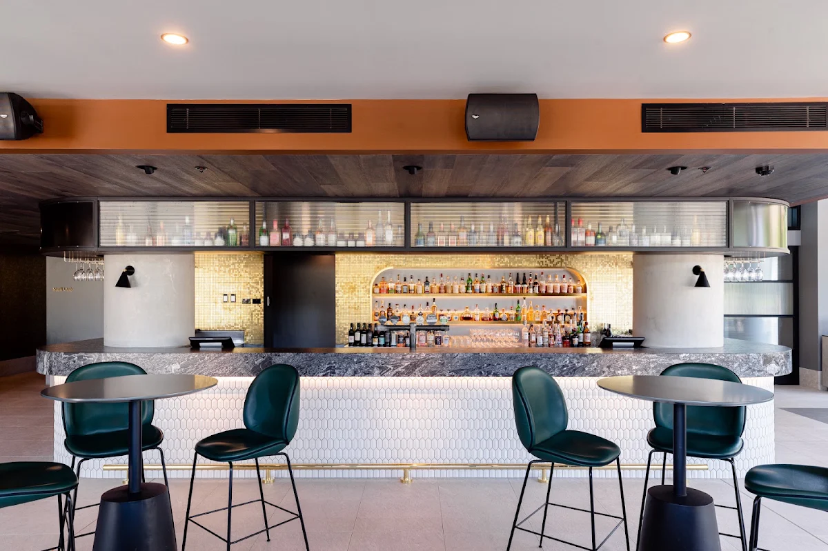 Vibe, Midnight Bar