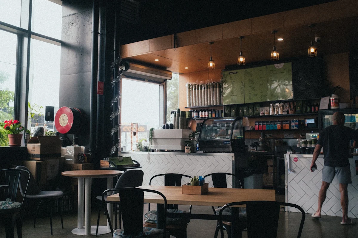 Vibe, Bowen Arrow Cafe