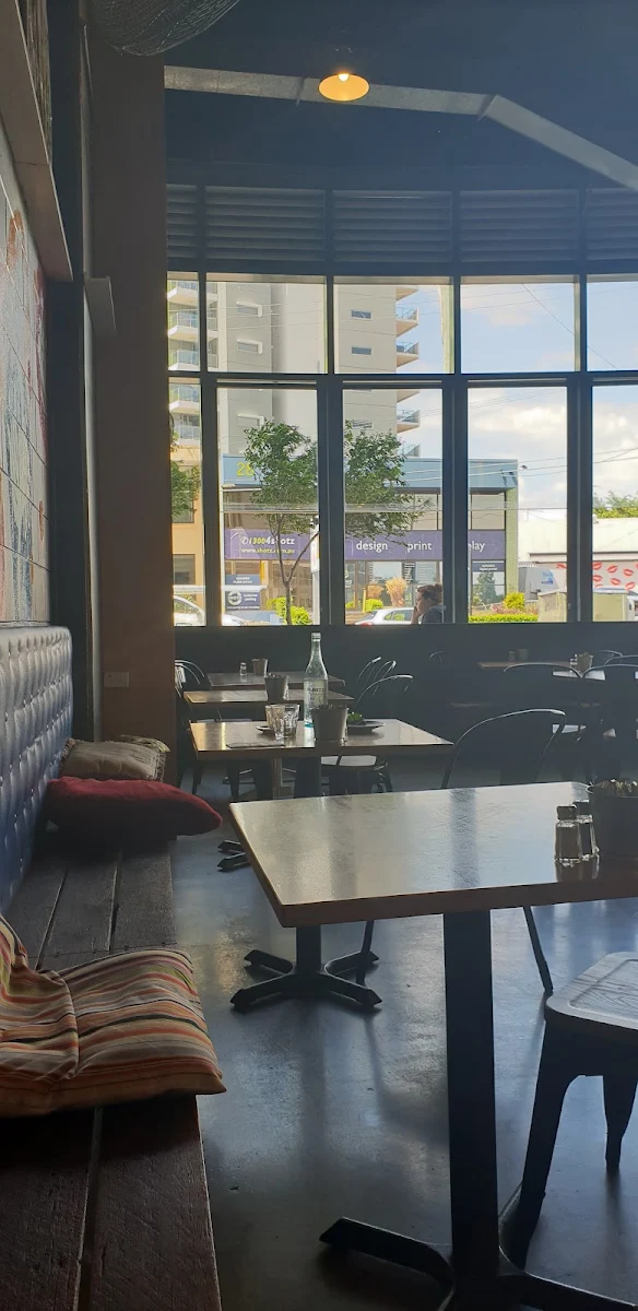 Vibe, Bowen Arrow Cafe