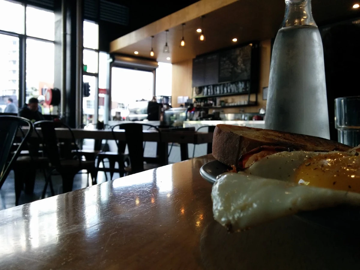 Vibe, Bowen Arrow Cafe