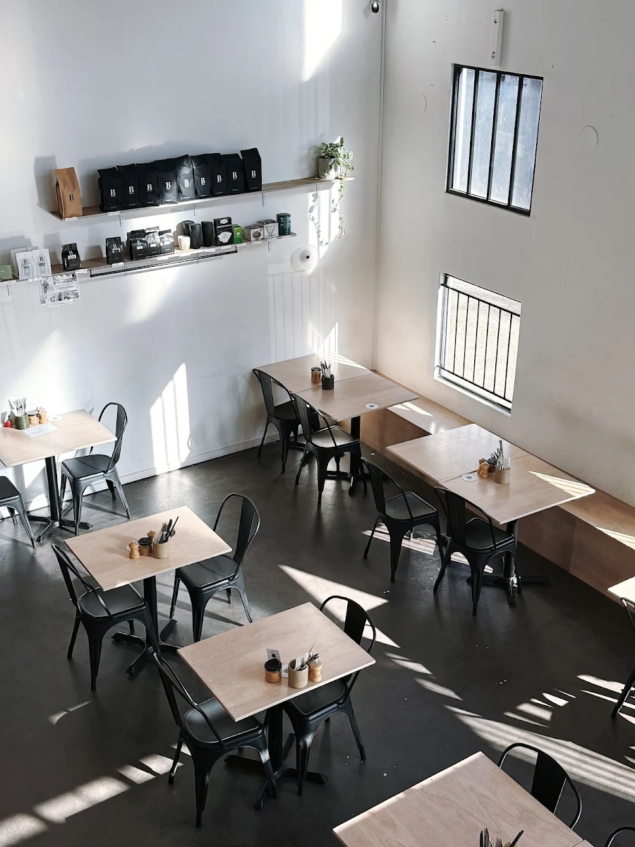 Vibe, Refinery Coffee