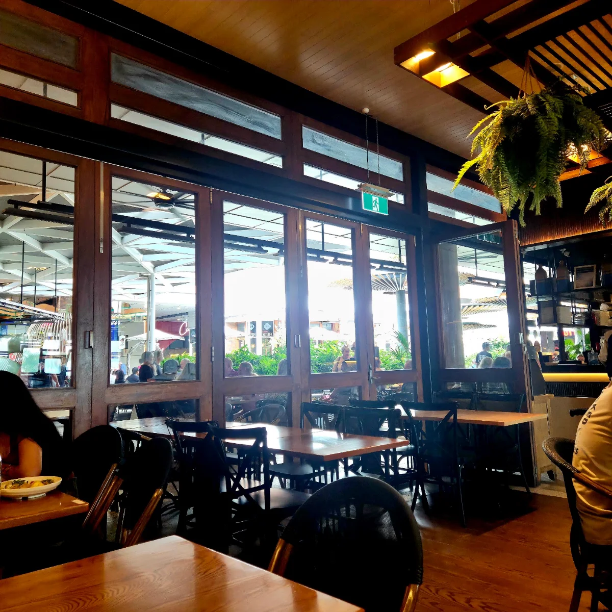 Vibe, Kinn Thai Greenhills