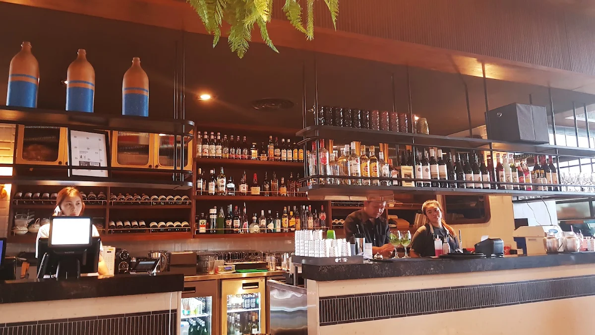 Vibe, Kinn Thai Greenhills