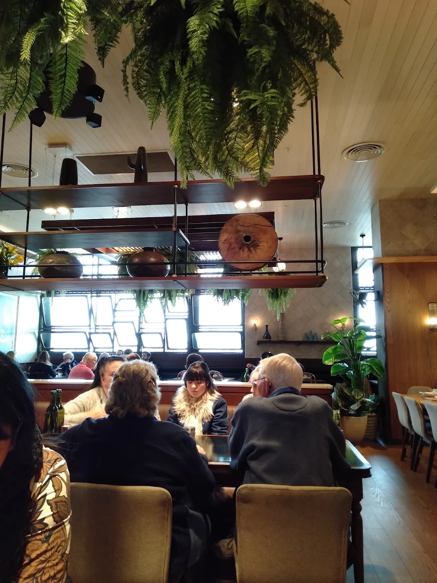 Vibe, Kinn Thai Greenhills