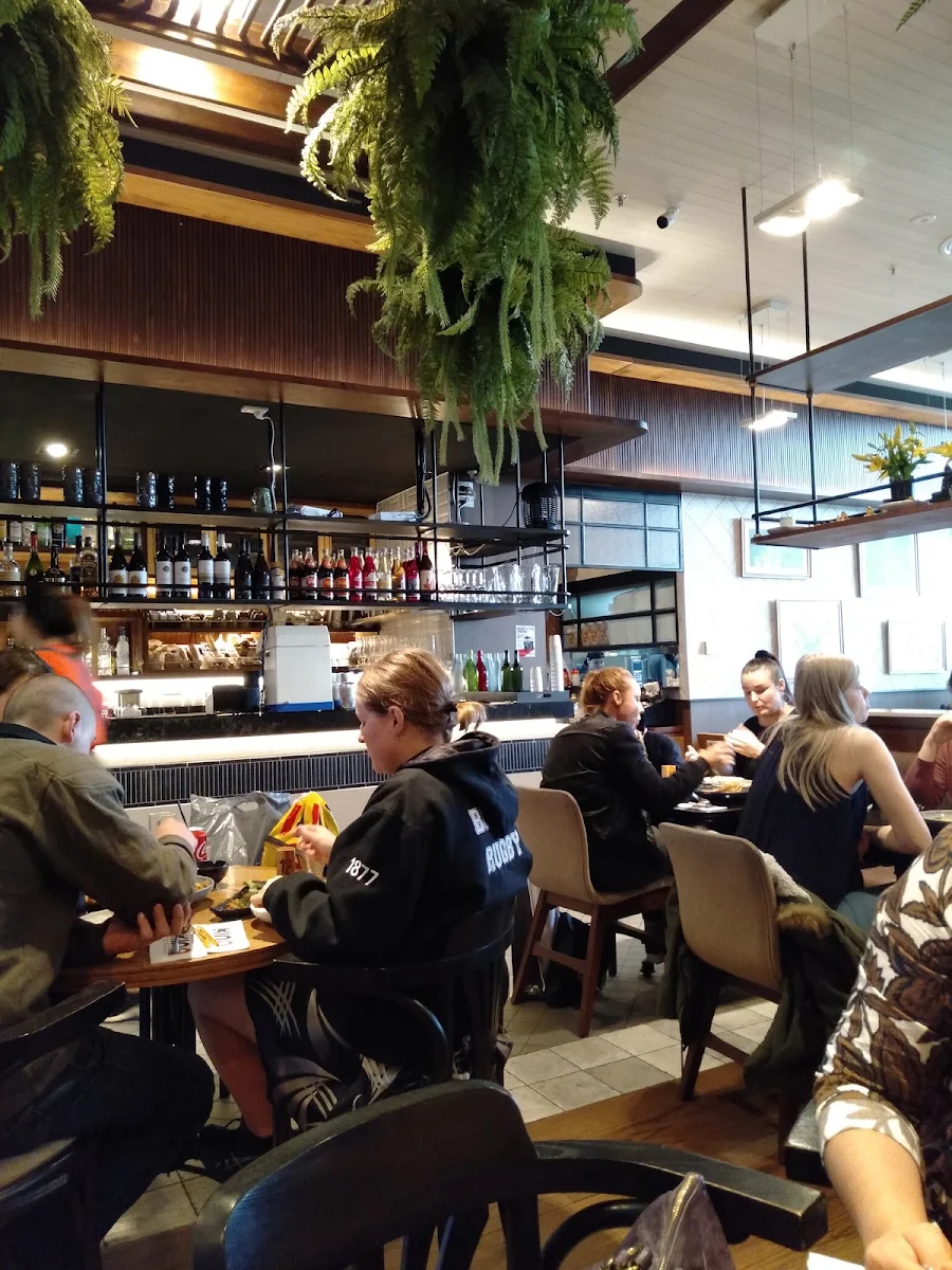 Vibe, Kinn Thai Greenhills