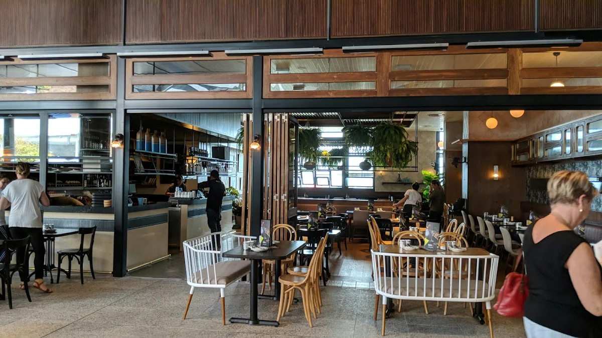 Vibe, Kinn Thai Greenhills