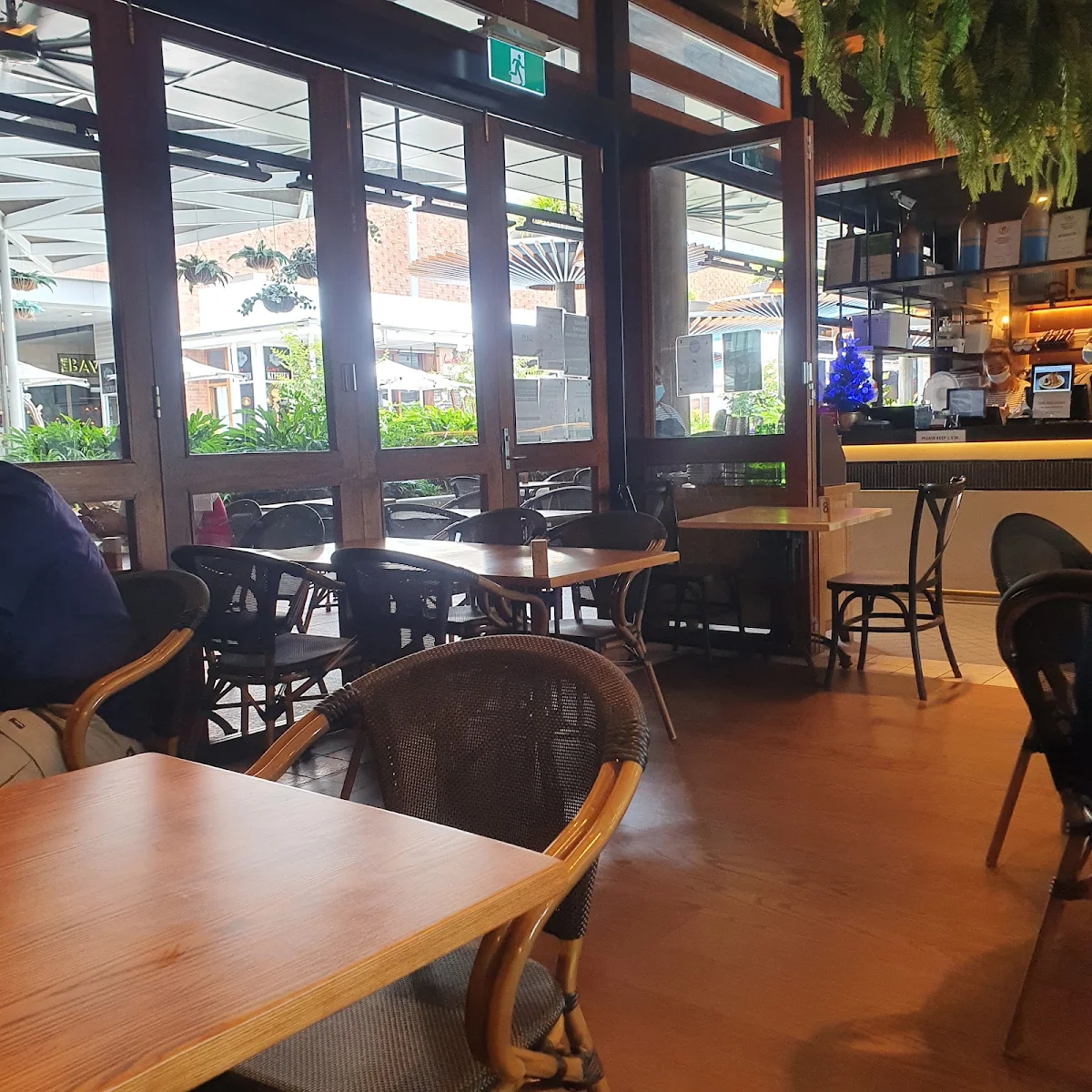 Vibe, Kinn Thai Greenhills