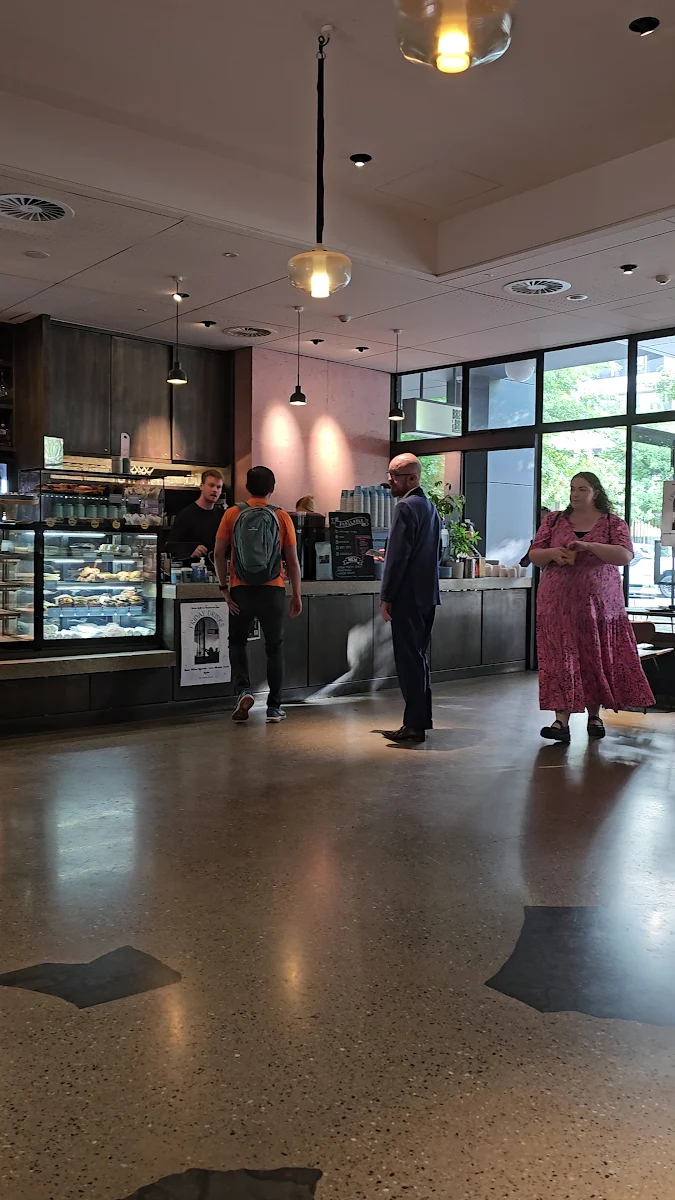 Vibe, Crew espresso bar