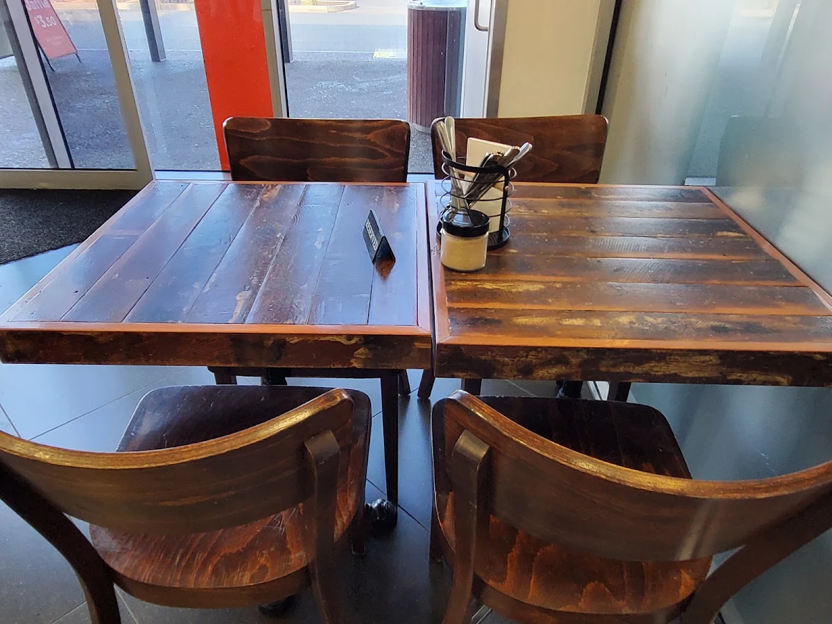 Vibe, The Loose Goose Cafe