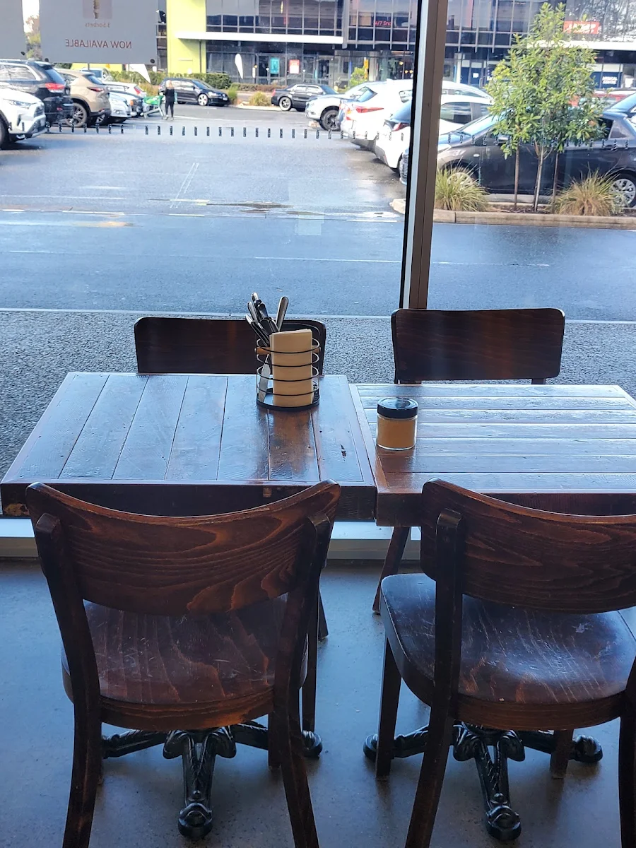 Vibe, The Loose Goose Cafe