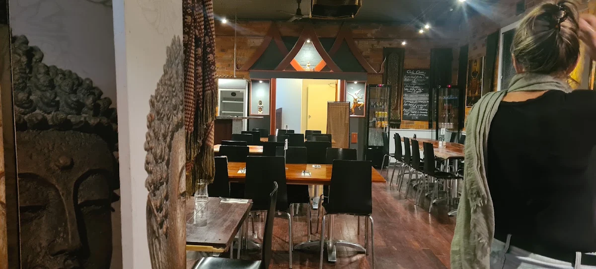 Vibe, Happy Elephant Thai