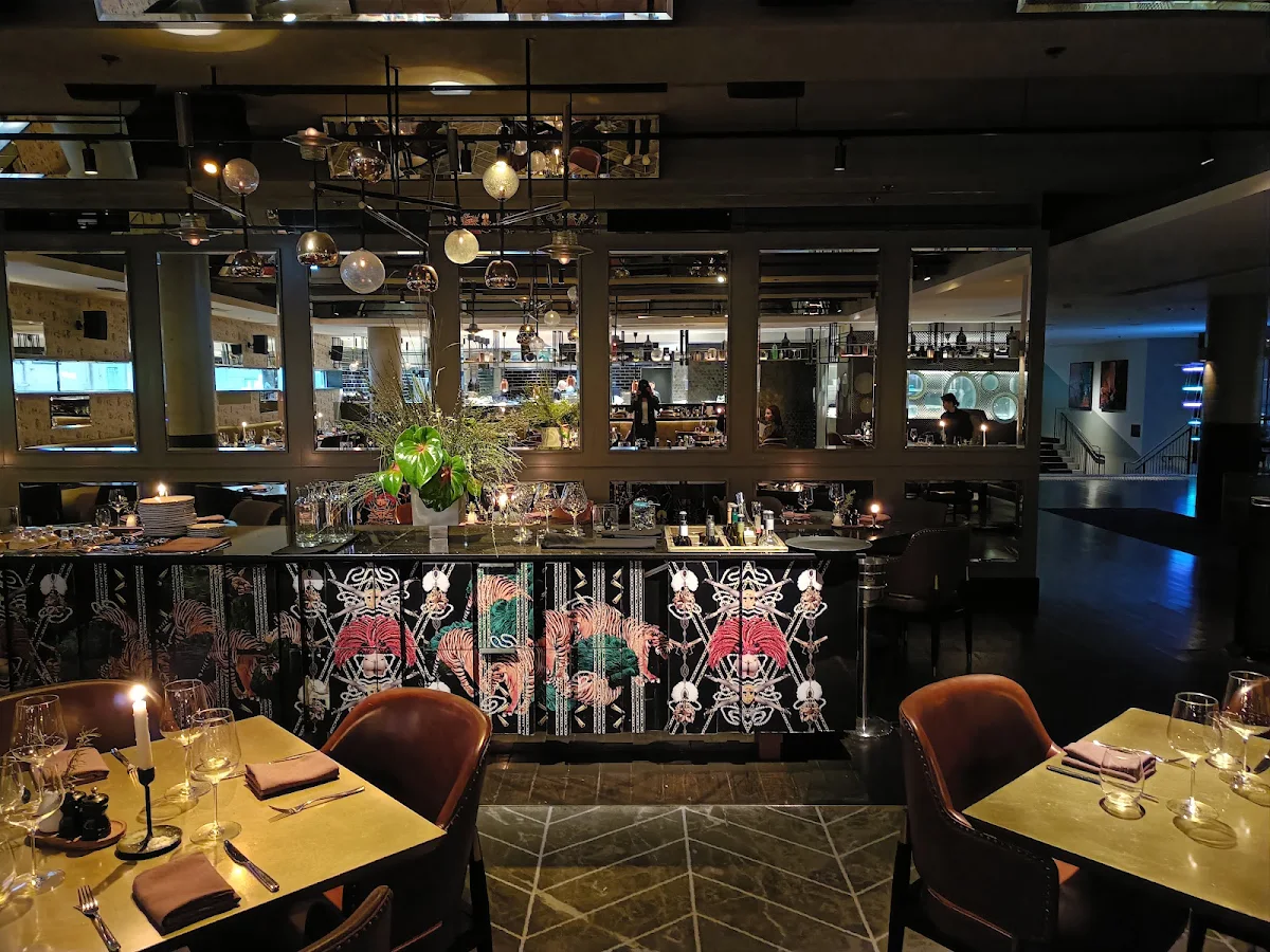 Vibe, Pascale Bar & Grill
