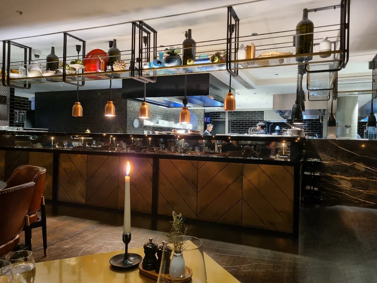 Vibe, Pascale Bar & Grill