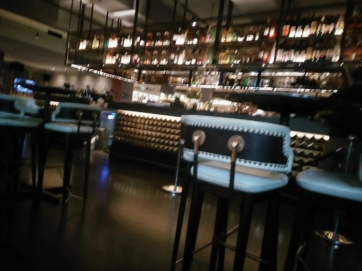Vibe, Pascale Bar & Grill