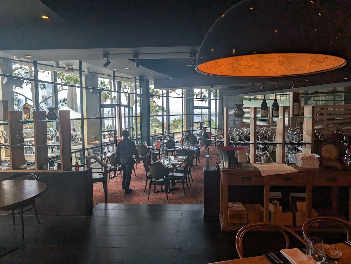 Vibe, Fraser's Restaurant