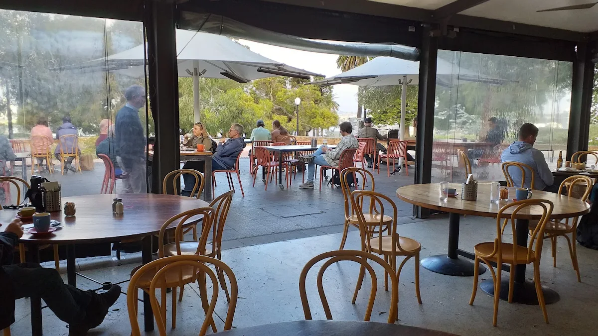 Vibe, Fraser's Restaurant
