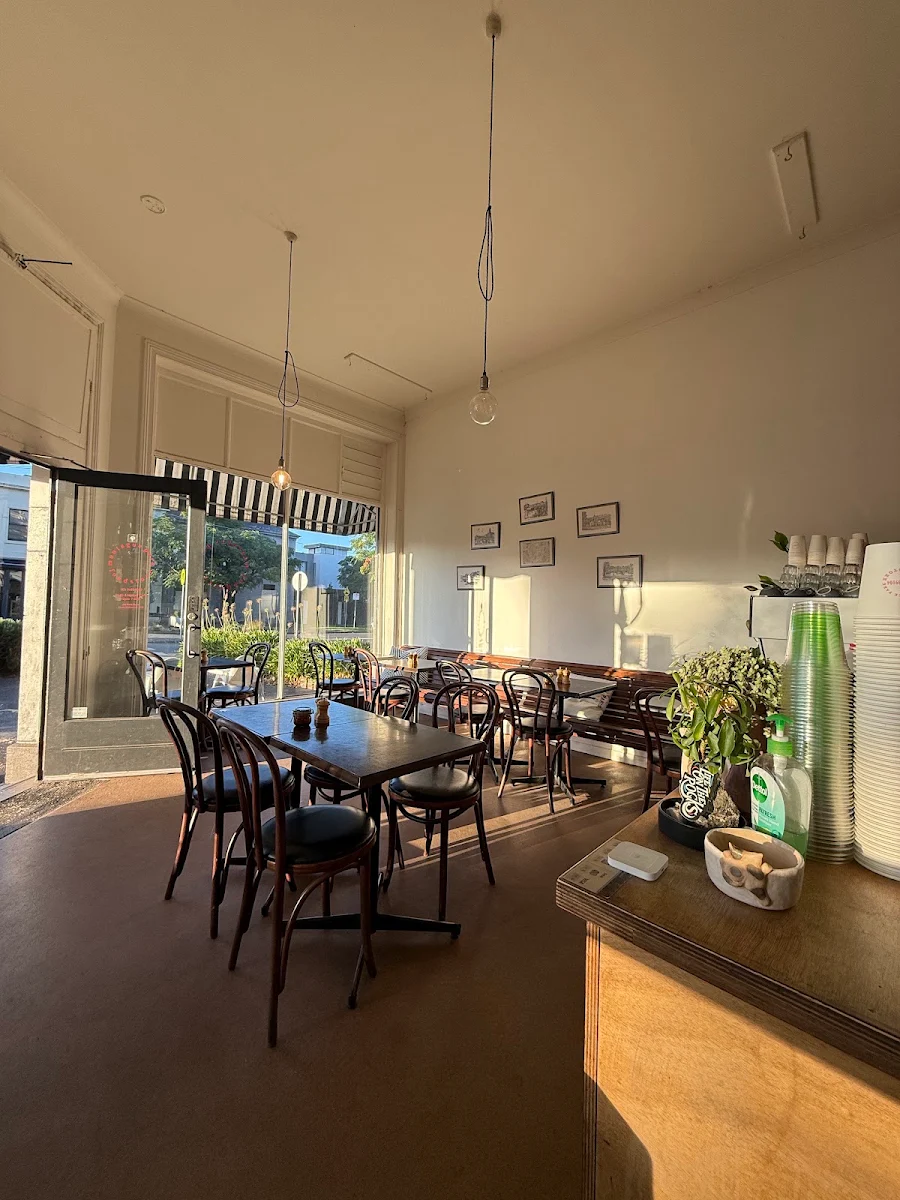 Vibe, Montague Park Food Store