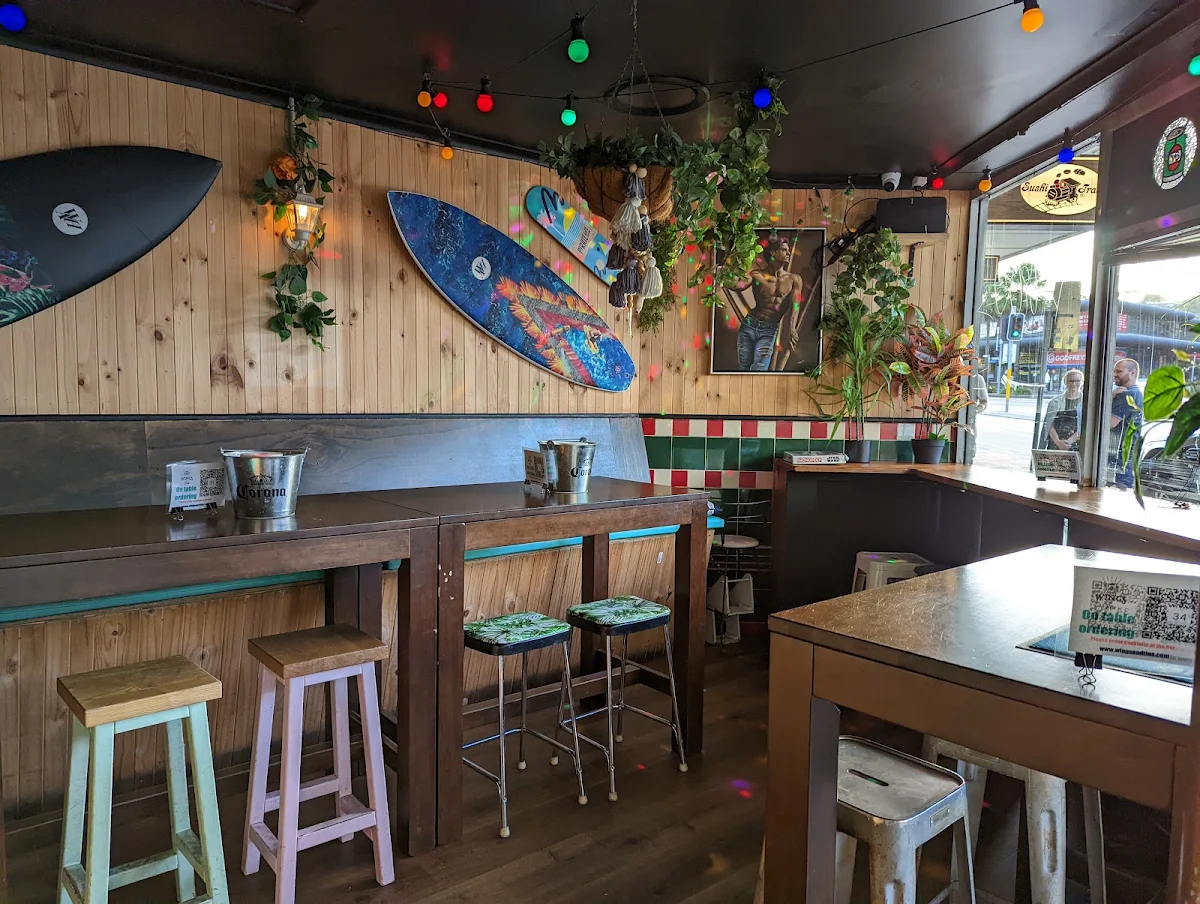 Vibe, Wings And Tins Darlinghurst