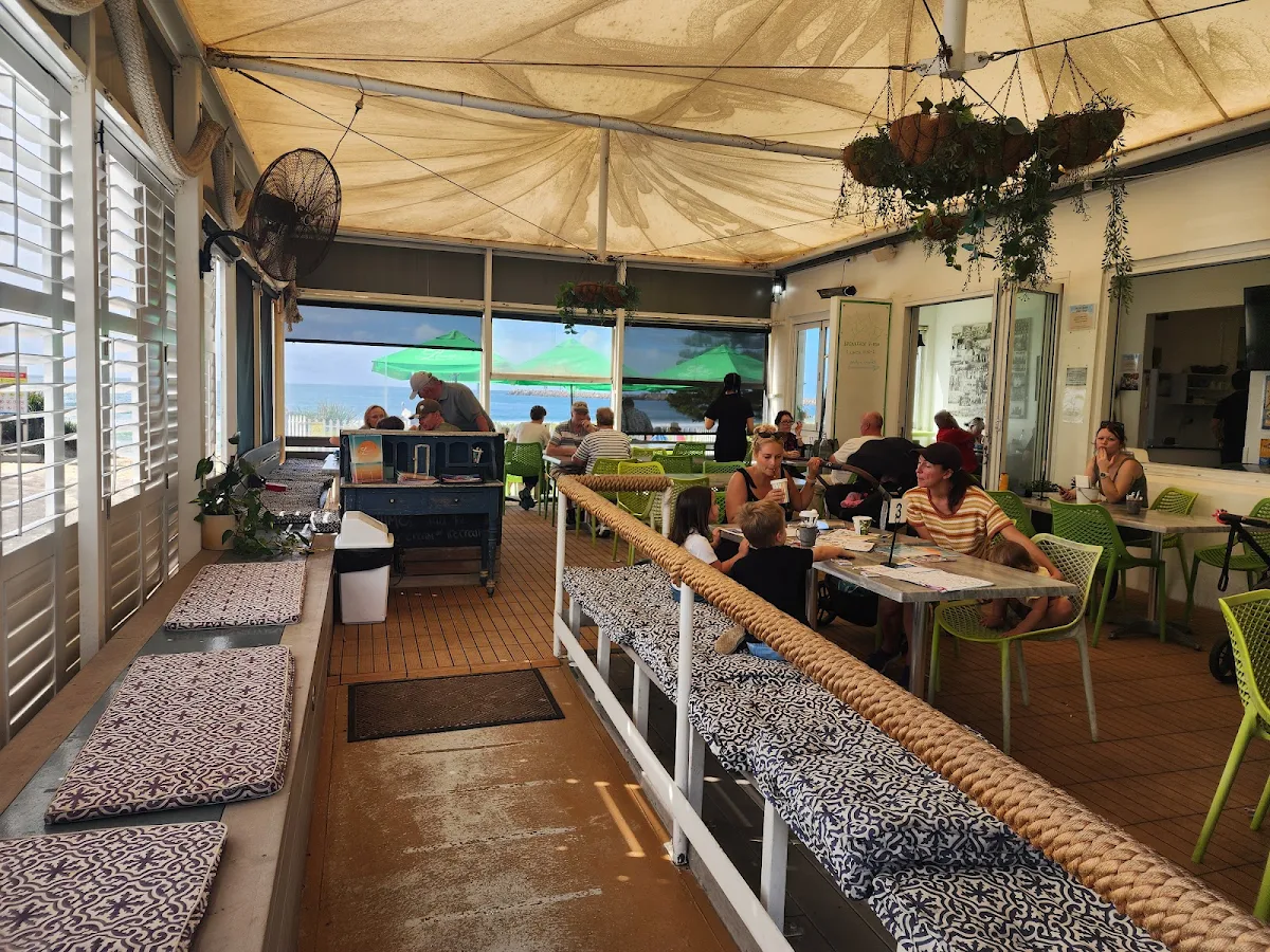 Vibe, Lexie's on the Beach & The Crow's Nest (upstairs)