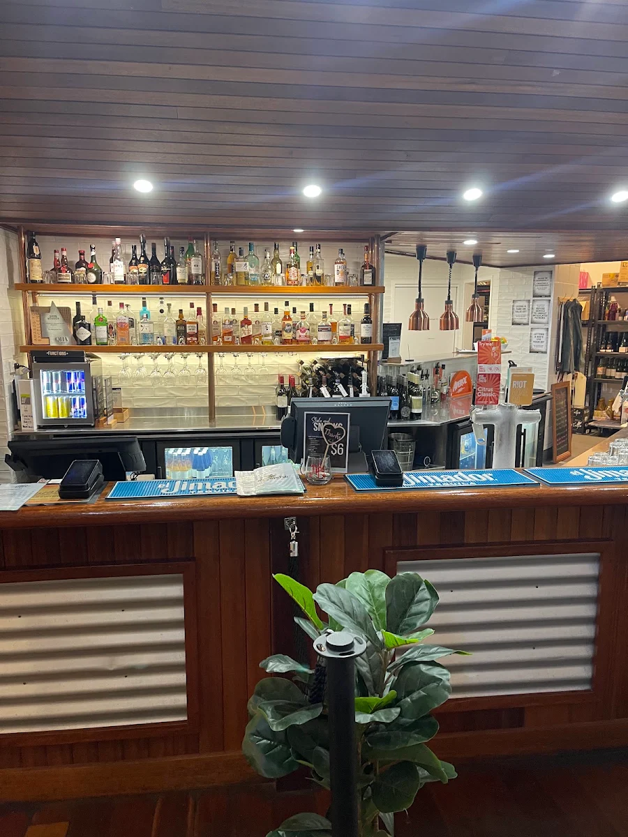 Vibe, The Woombye Pub