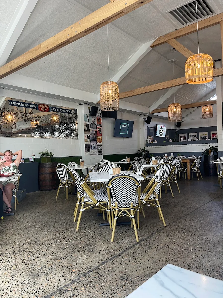 Vibe, The Woombye Pub