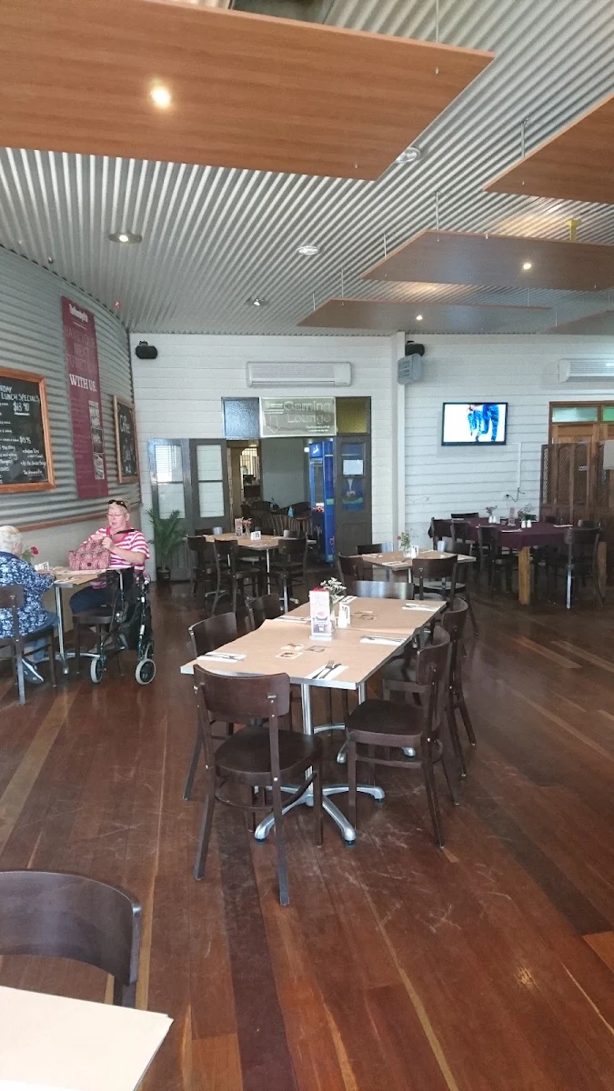 Vibe, The Woombye Pub