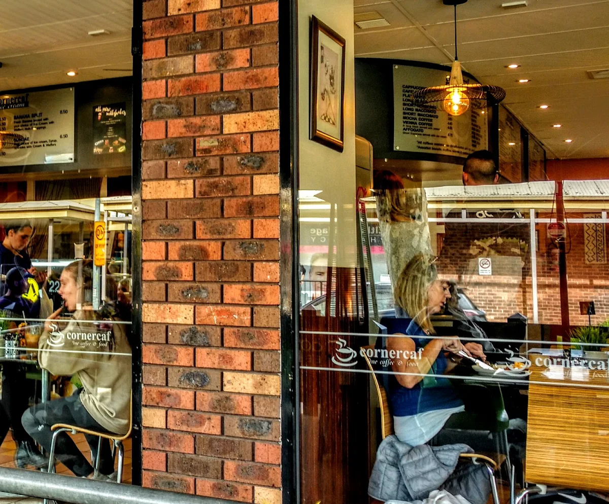 Cornercaf Eltham cover