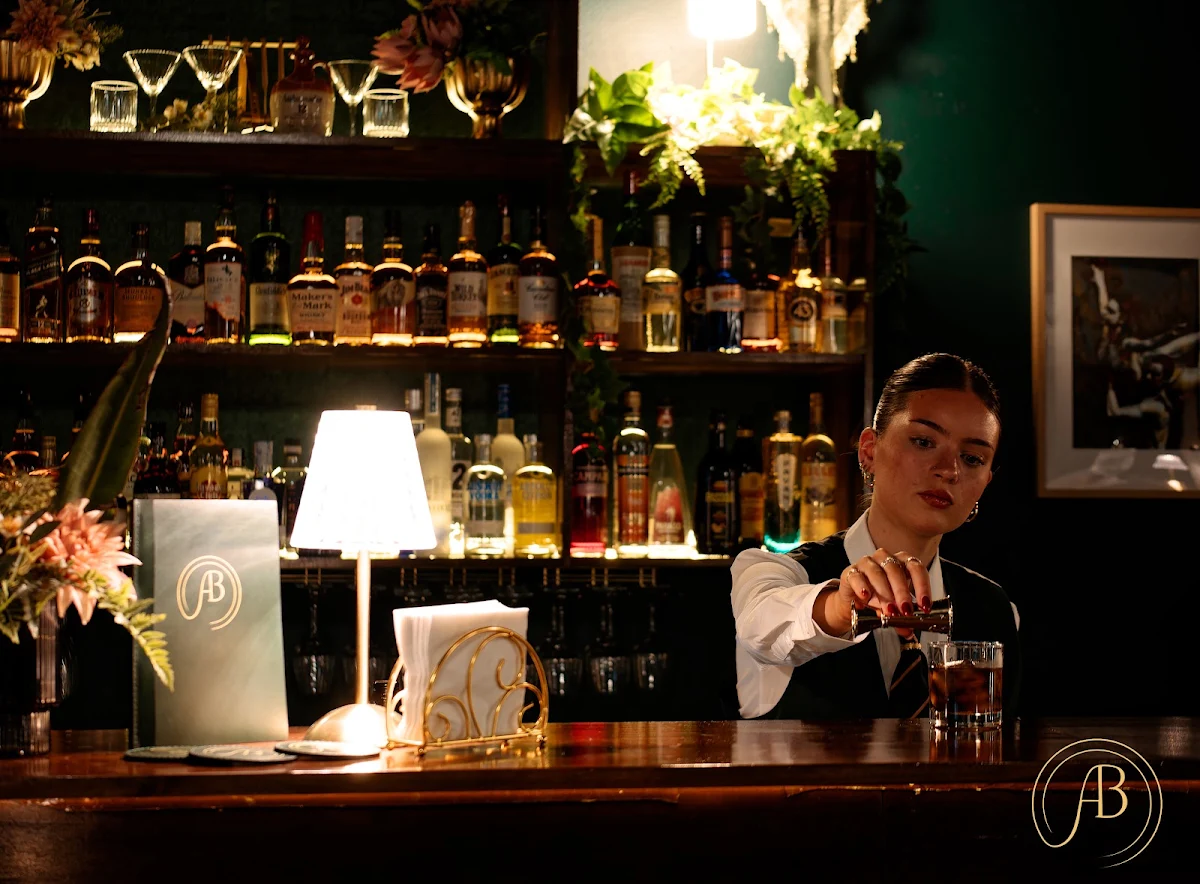 Vibe, Ambassador Bar