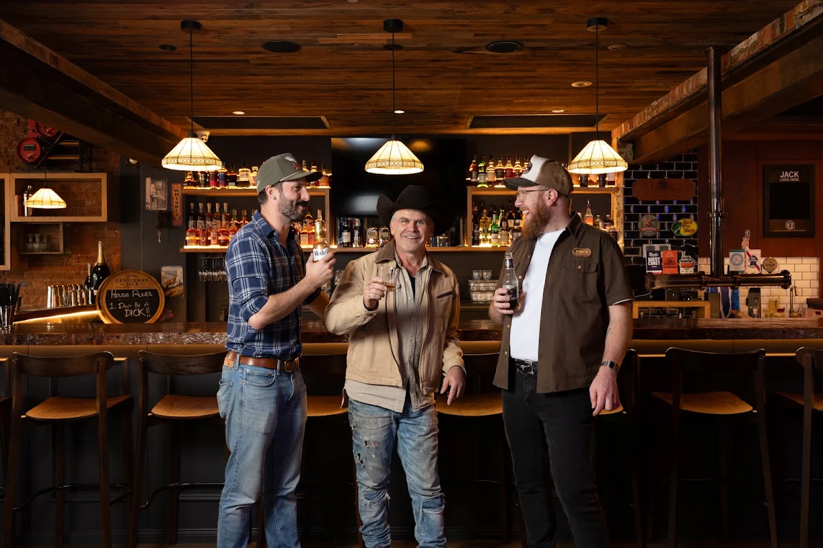 Vibe, Rattlers Saloon