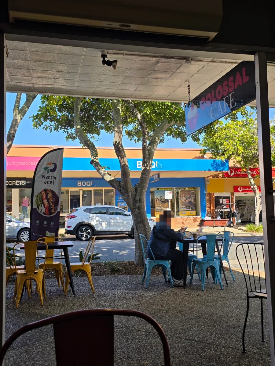 Vibe, Colossal Cafe