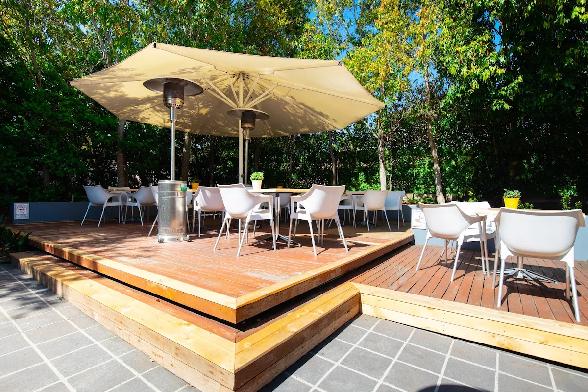 Vibe, Horse and Jockey Hotel