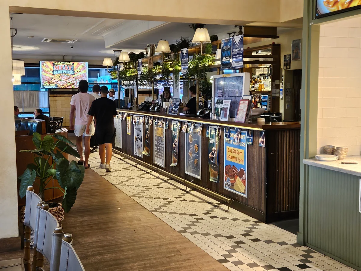 Vibe, Horse and Jockey Hotel