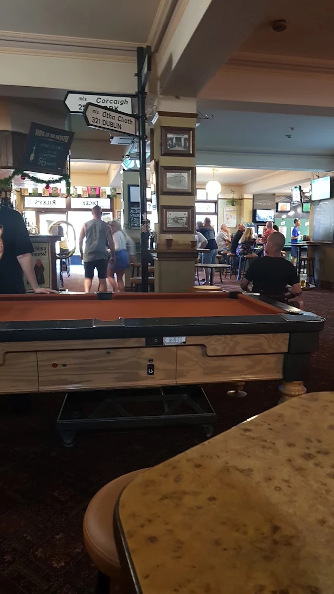 Vibe, Dicey Riley's Hotel