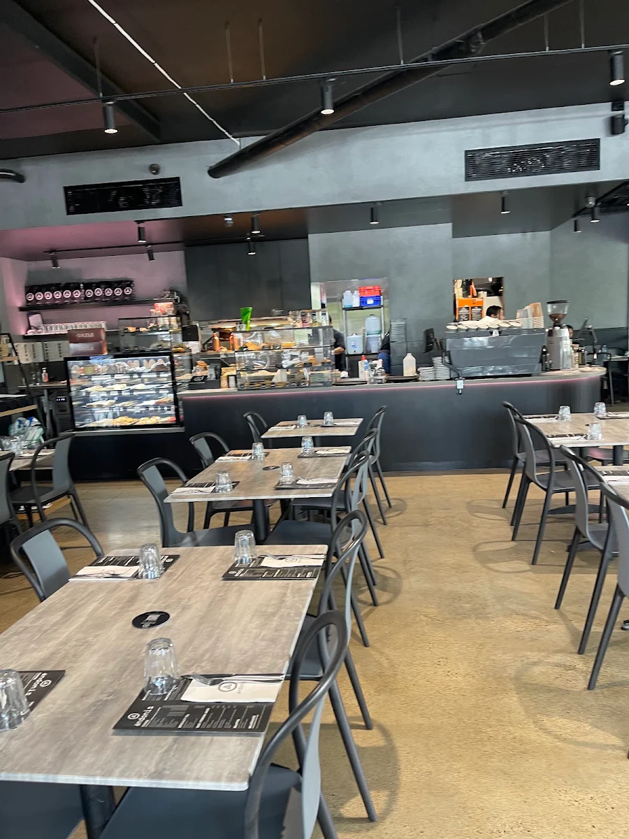 Vibe, Andonis Cafe & Bar, Mount Gravatt (Logan Rd)