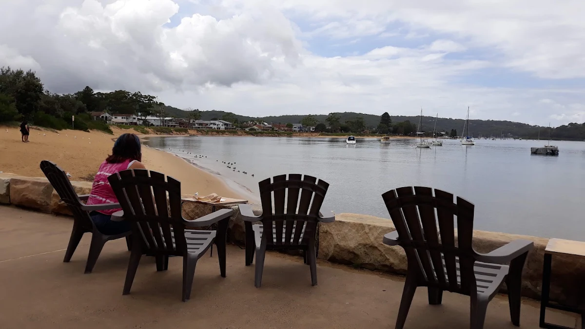 Vibe, The BOX on the Water