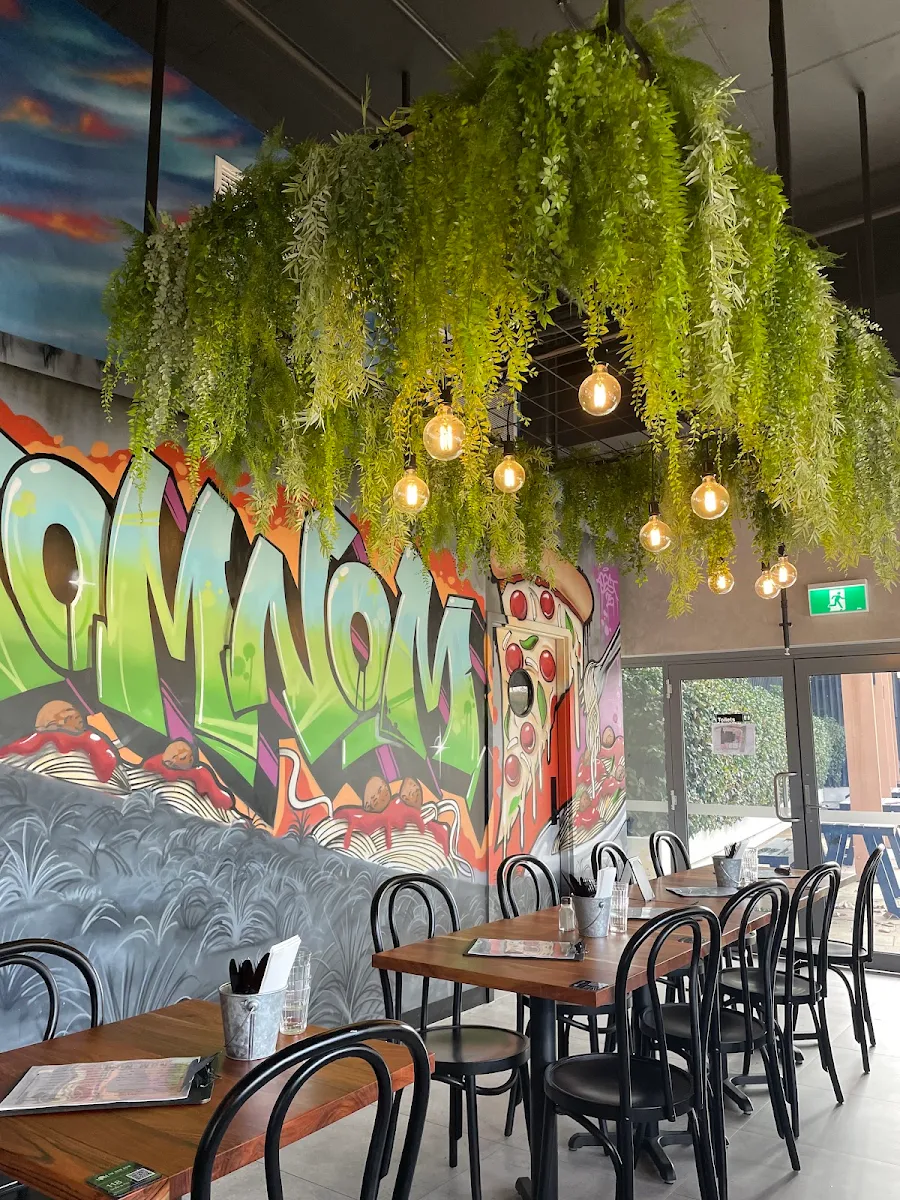 Vibe, Om Nom Nom Pizza & Pasta Bar