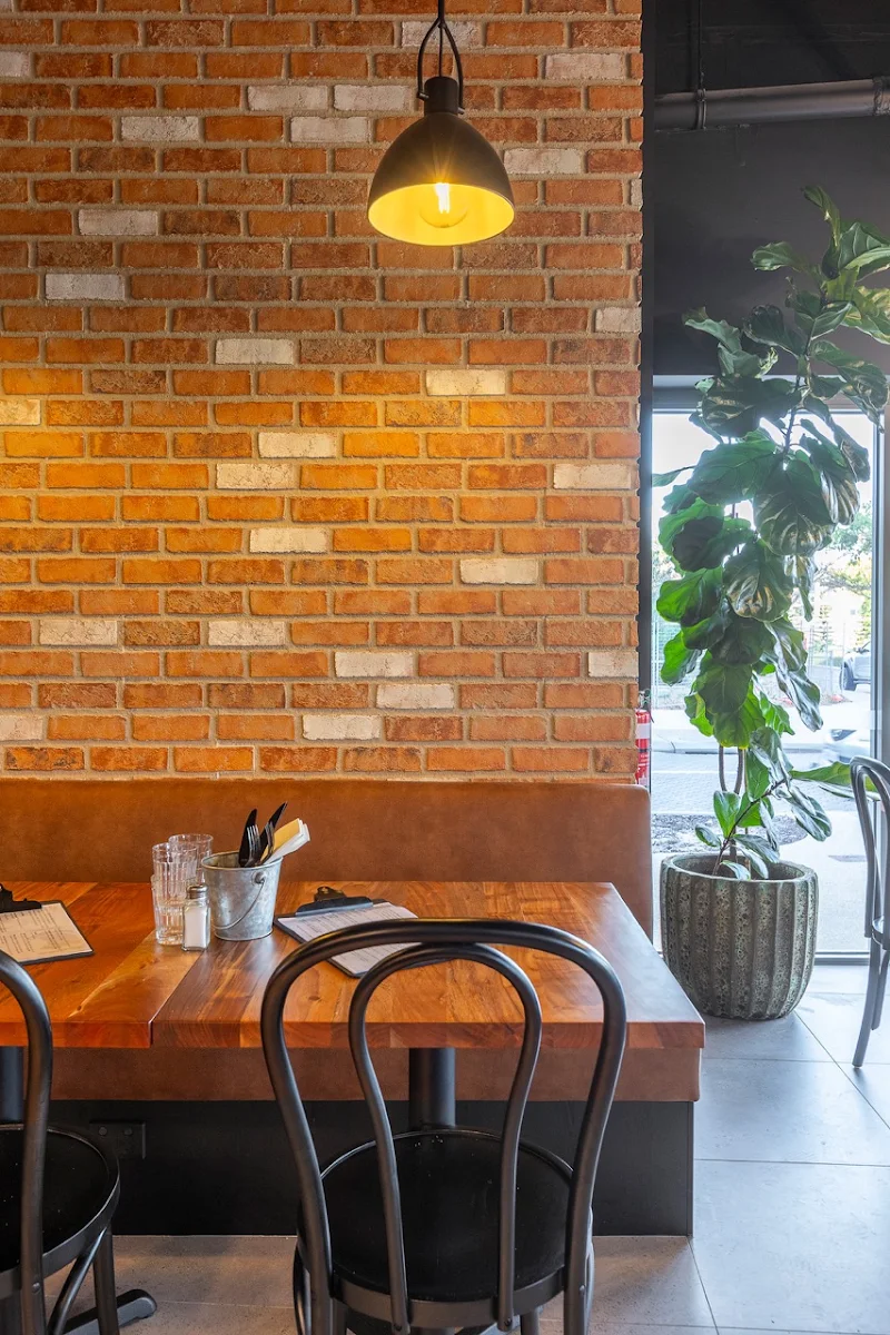 Vibe, Om Nom Nom Pizza & Pasta Bar