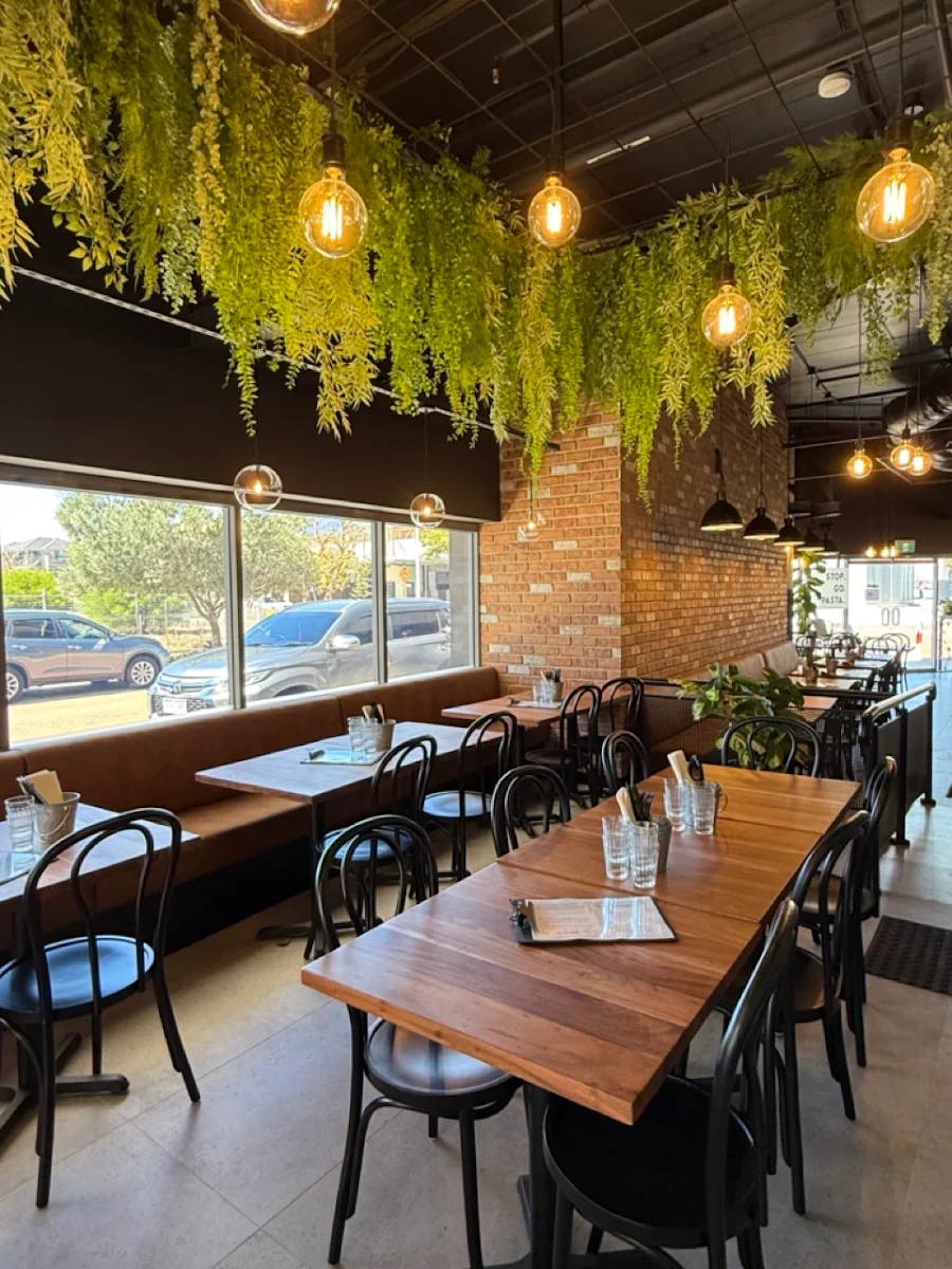 Vibe, Om Nom Nom Pizza & Pasta Bar