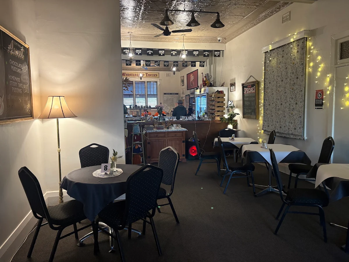 Vibe, Railway Hotel Spring Hill - Pub & Accommodation