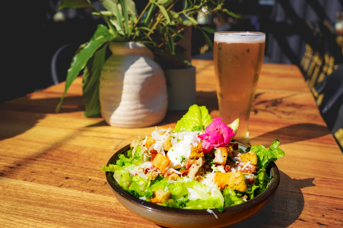 Food & drink, THE 383 WOOLI