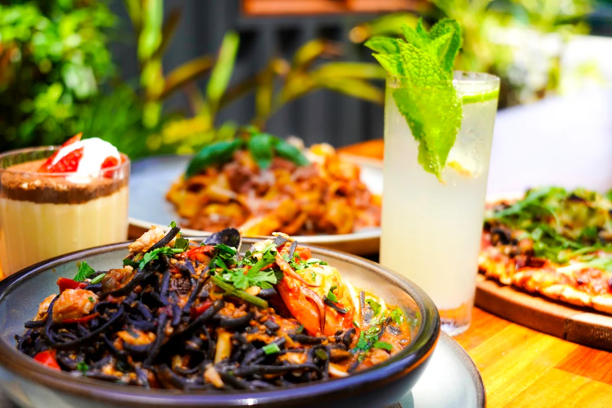 Food & drink, THE 383 WOOLI