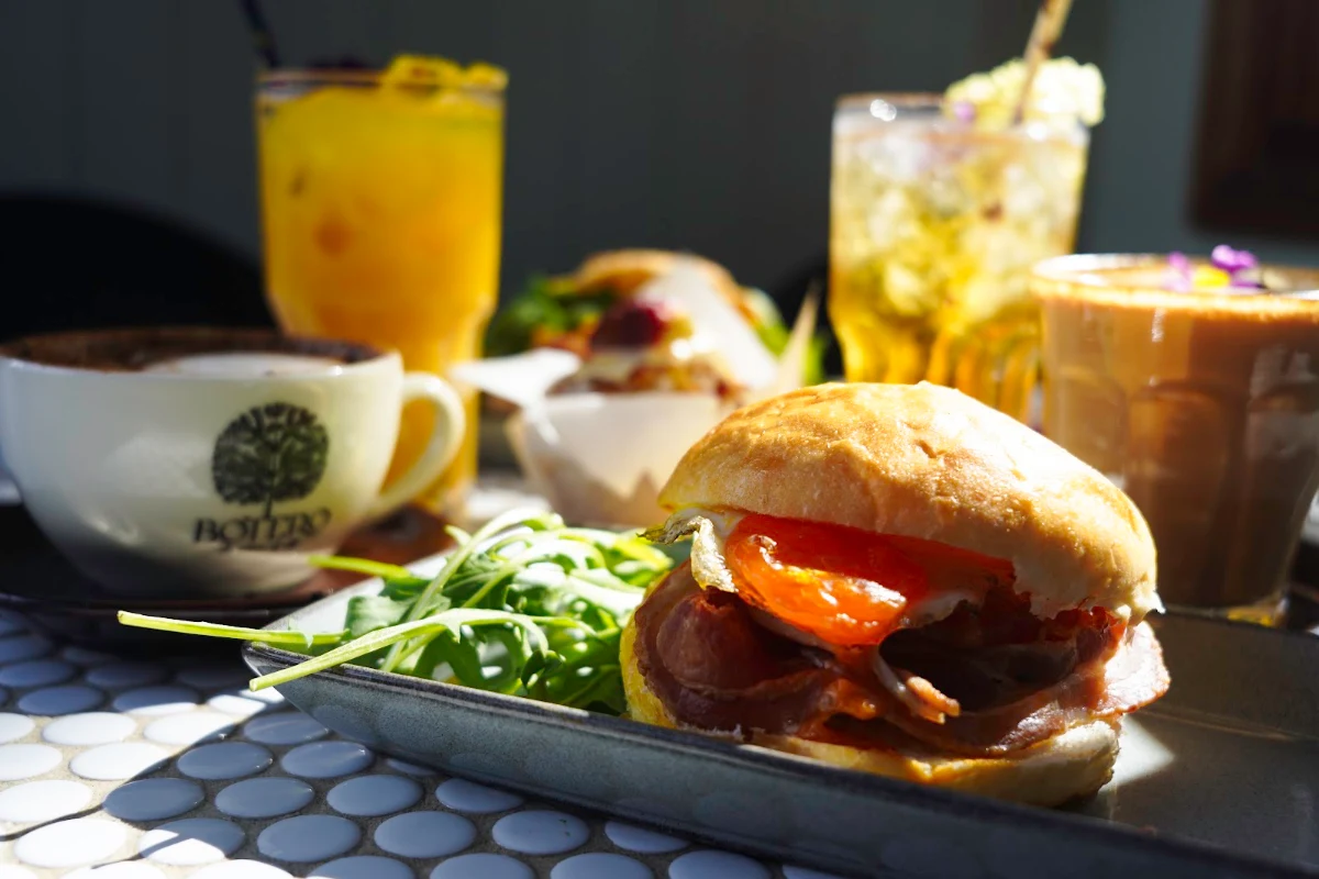 Food & drink, THE 383 WOOLI