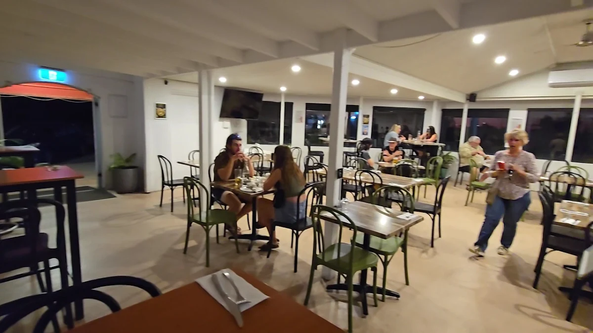 Vibe, Sandpiper Tavern & Pizzeria