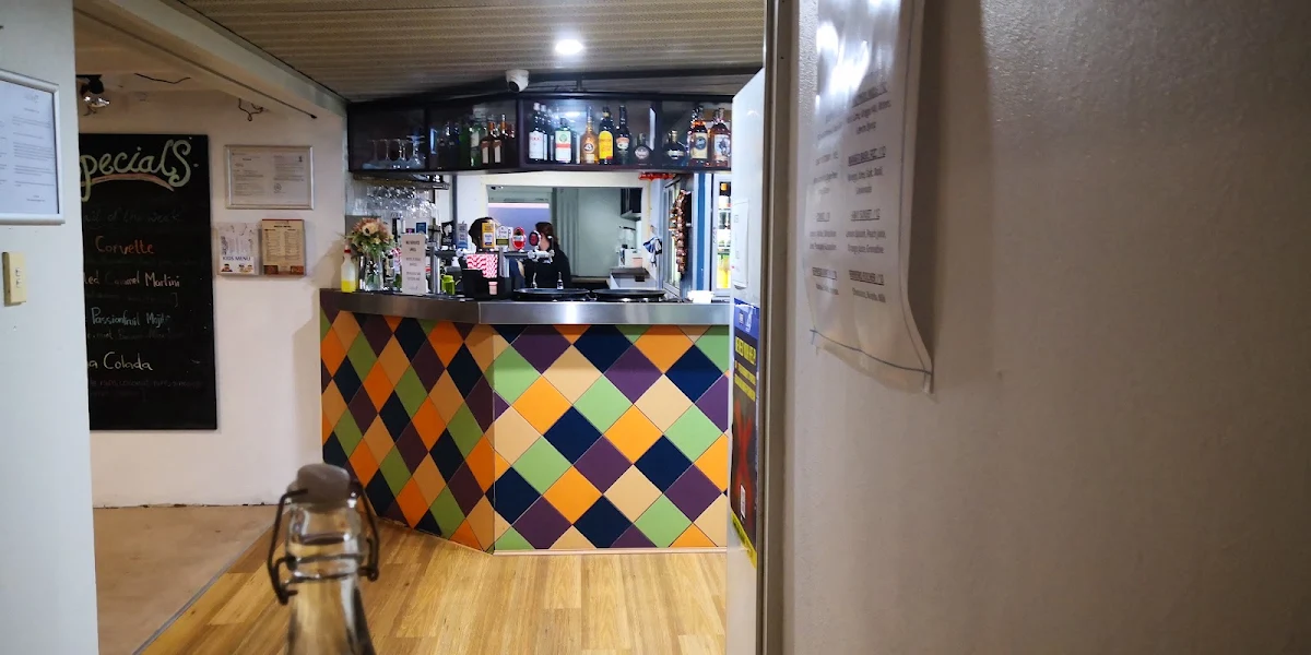 Vibe, Sandpiper Tavern & Pizzeria