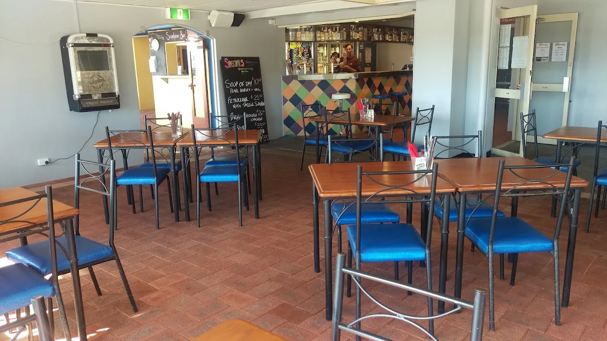 Vibe, Sandpiper Tavern & Pizzeria