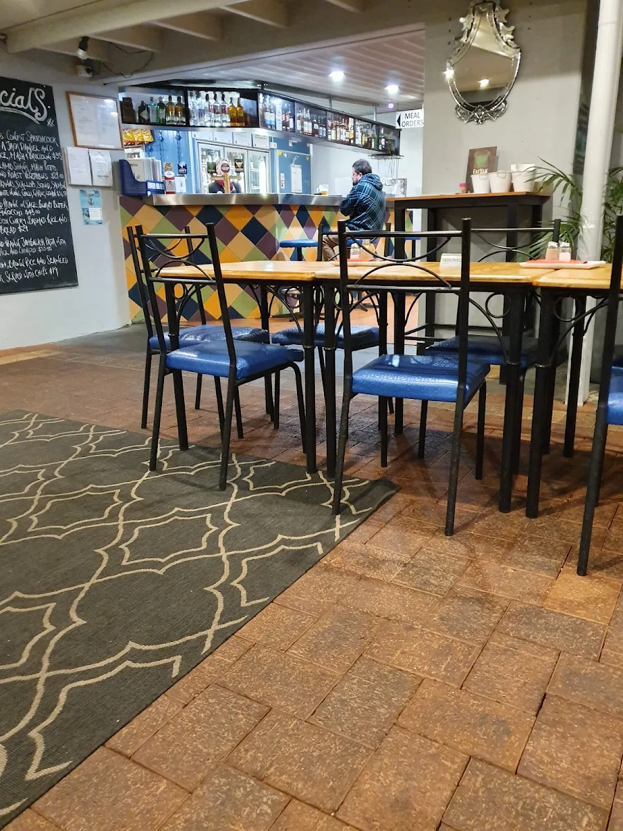 Vibe, Sandpiper Tavern & Pizzeria