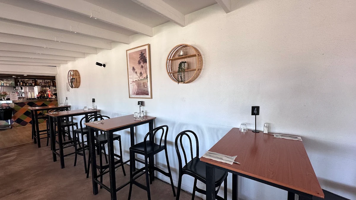 Vibe, Sandpiper Tavern & Pizzeria