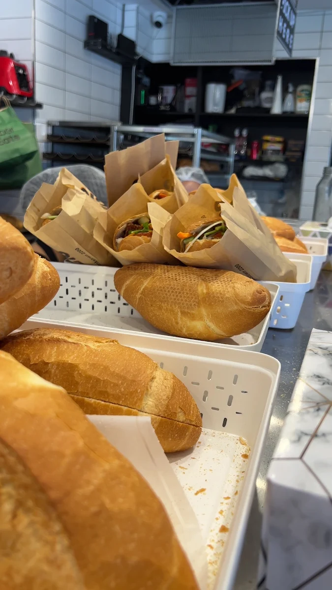Food & drink, Banh mi Phuong 18