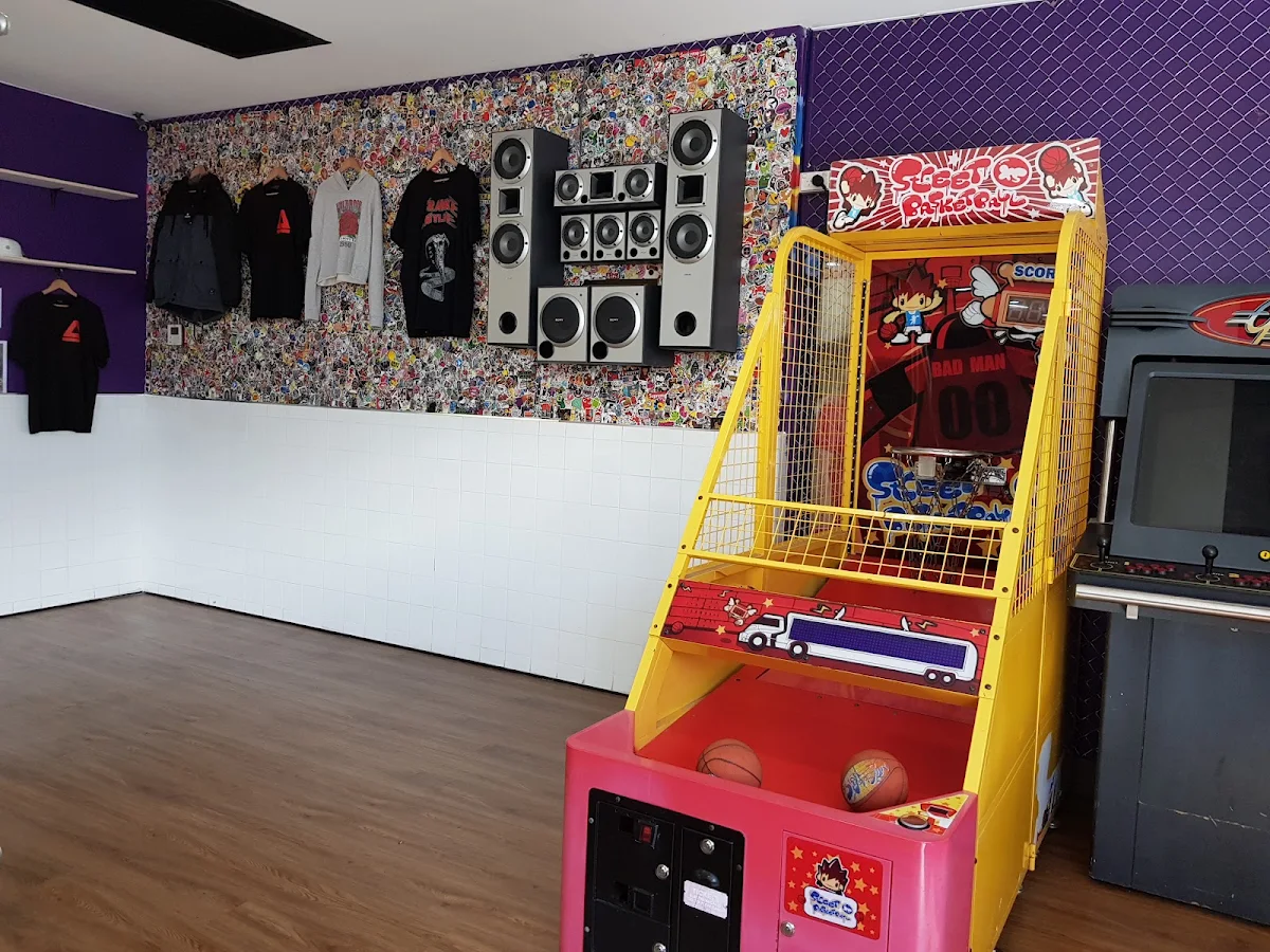 Vibe, Sneaky Burger Albion Park